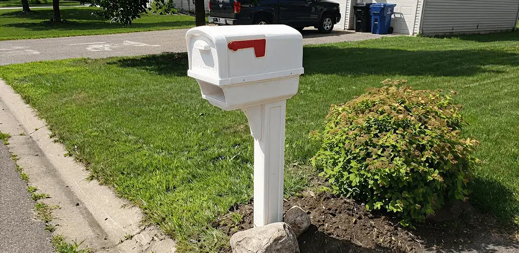 Mailbox installation for a residential curbside mailbox in Cedar Rapids, IA